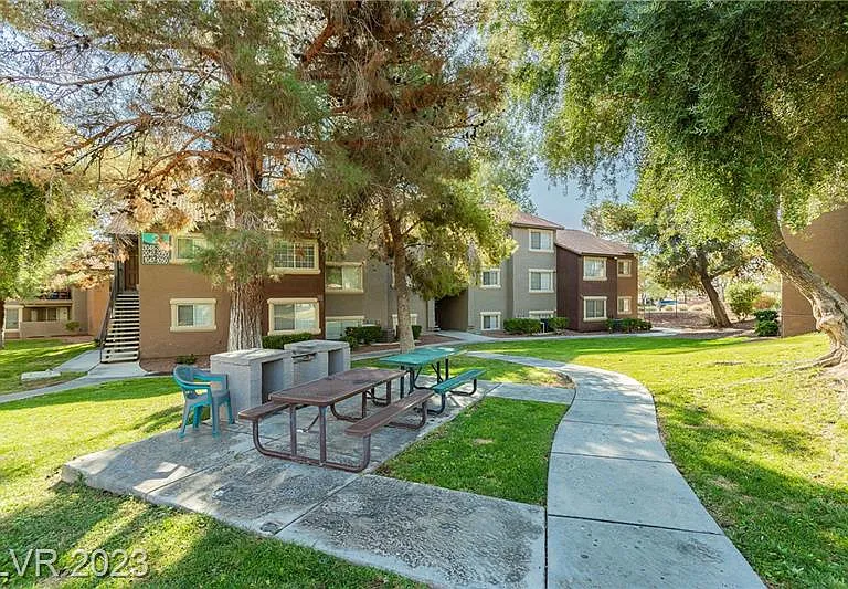 2750 S Durango Dr — Photo 29