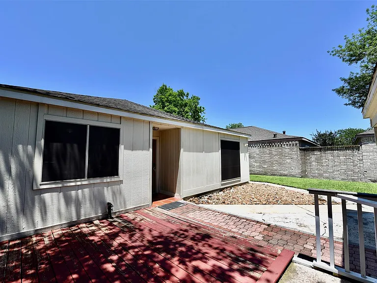 16222 Queensdale Dr — Photo 5