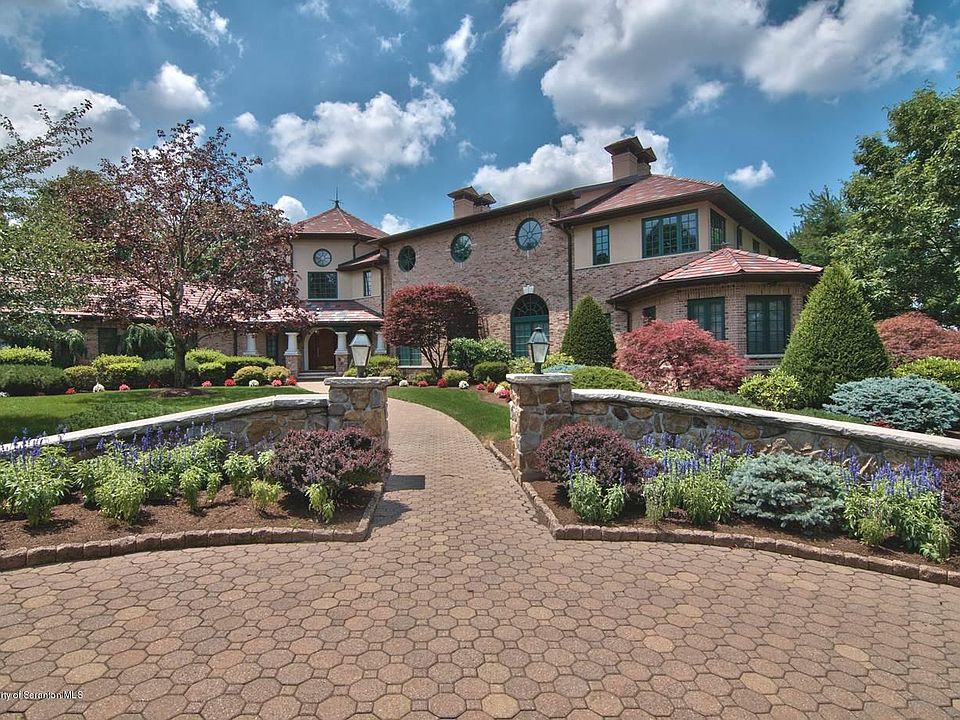 56 Steinbeck Dr, Moosic, PA 18507 MLS 202551 Zillow