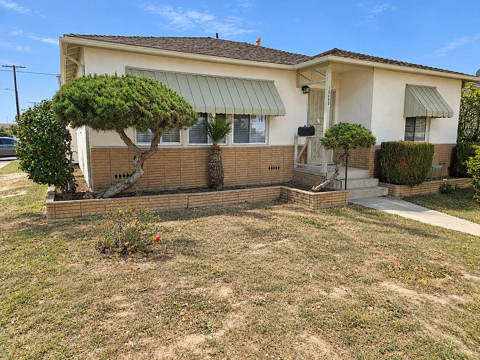 15400 S Menlo Ave