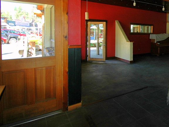 Plenty of space in this prime downtown Winthrop Washingtoon commercial real estate.