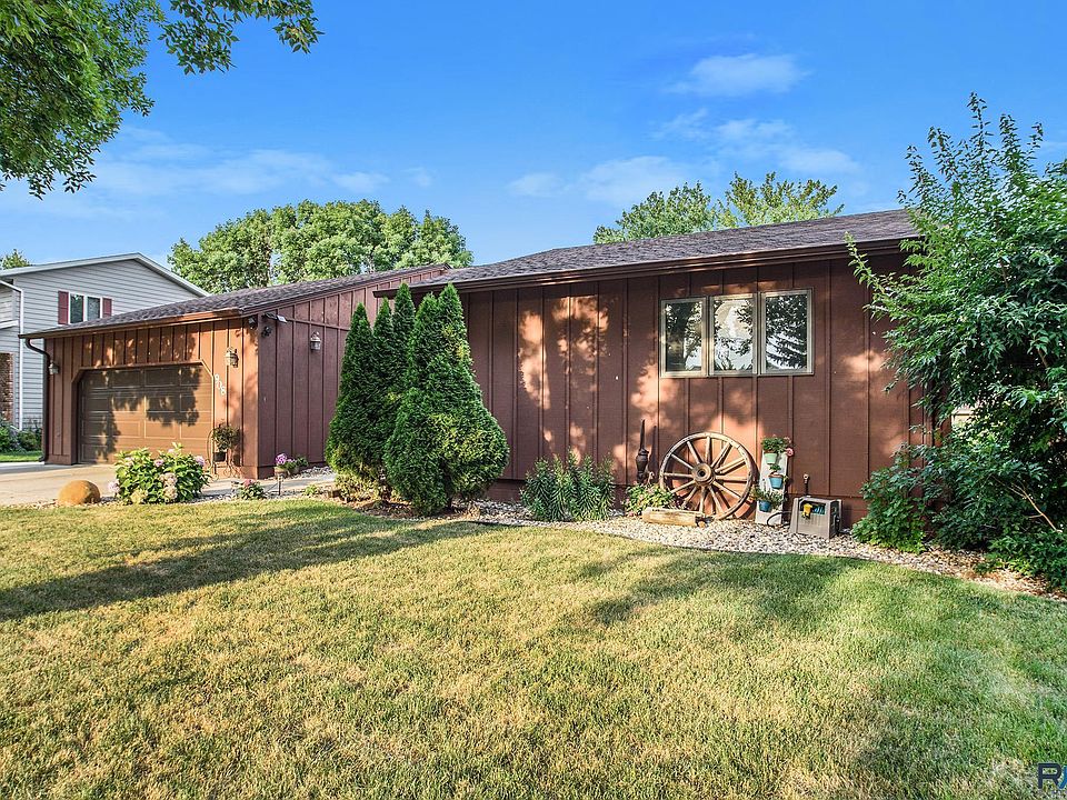 908 N Division Ave, Madison, SD 57042 Zillow