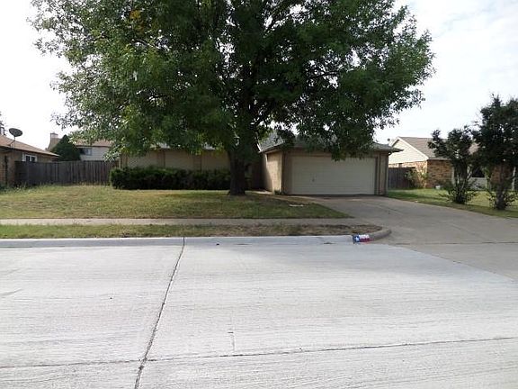 3rd image of 2613 Claremont Dr