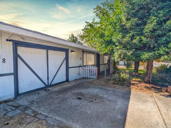 138 E Daphne St, Valley Springs, CA 95252