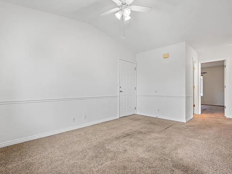 259 N 300 W #33 — Photo 8