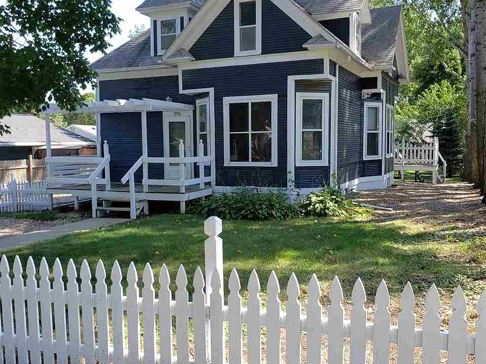 1st image of 808 1st Ave SE