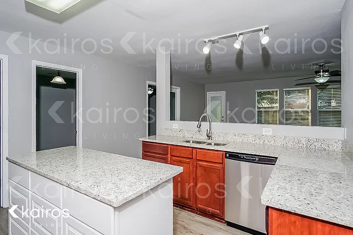 3703 Avalon Lake Dr — Photo 7