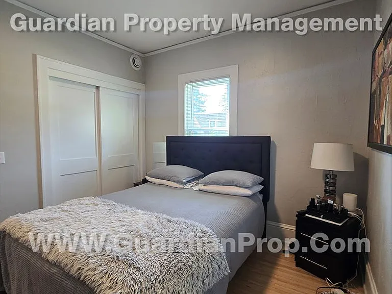 3528 Bloomington Avenue — Photo 10