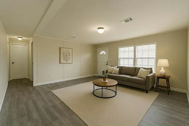 3 bed, 2.0 bath, 1040 sqft, $1,975 — Photo 2
