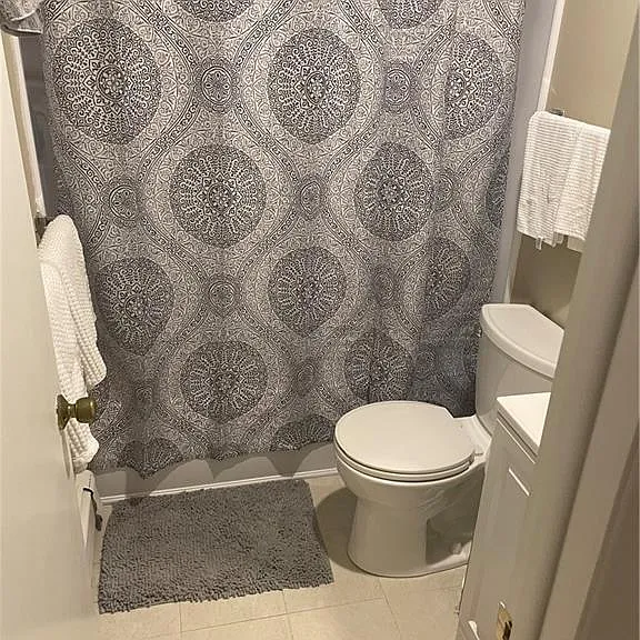 124 Lawn Ave #2R — Photo 4