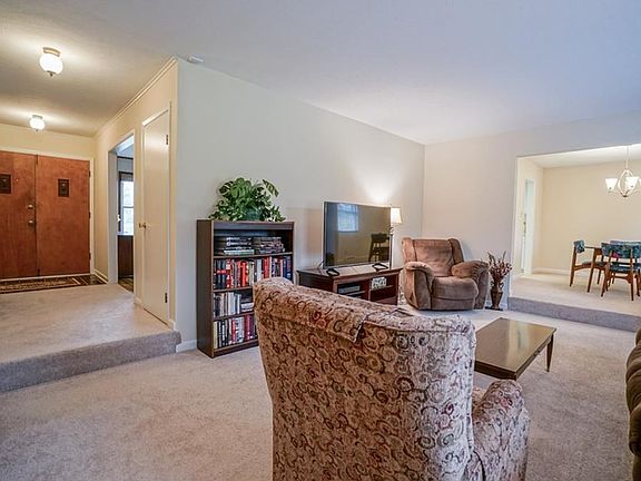 5th image of 8242 Hoover Ln