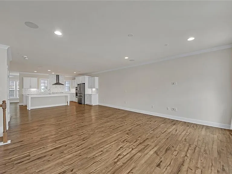 860 Stonehill Ln — Photo 6