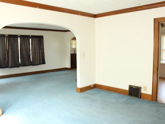 5th image of 421 N Rockford Ave