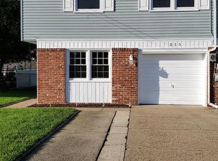215 Welsh Ave, Bellmawr, NJ 08031