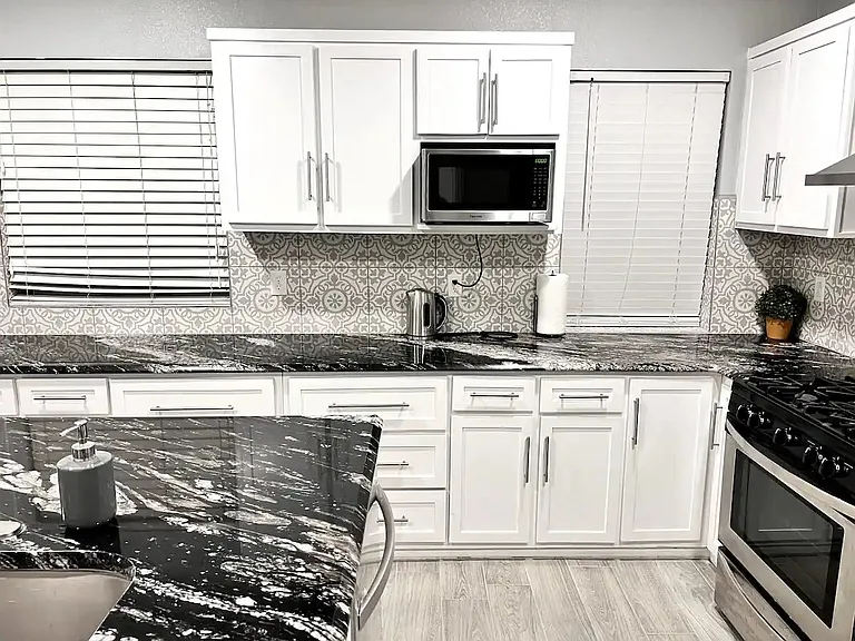 Full Kitchen