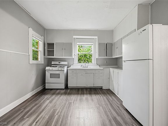 2nd image of 934 Middle Ave