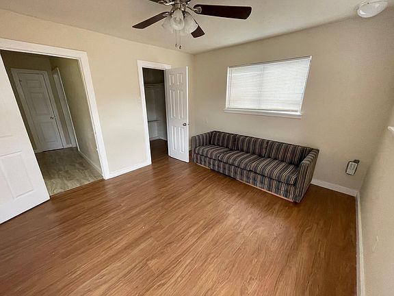 2nd image of 815 Topeka Blvd #B