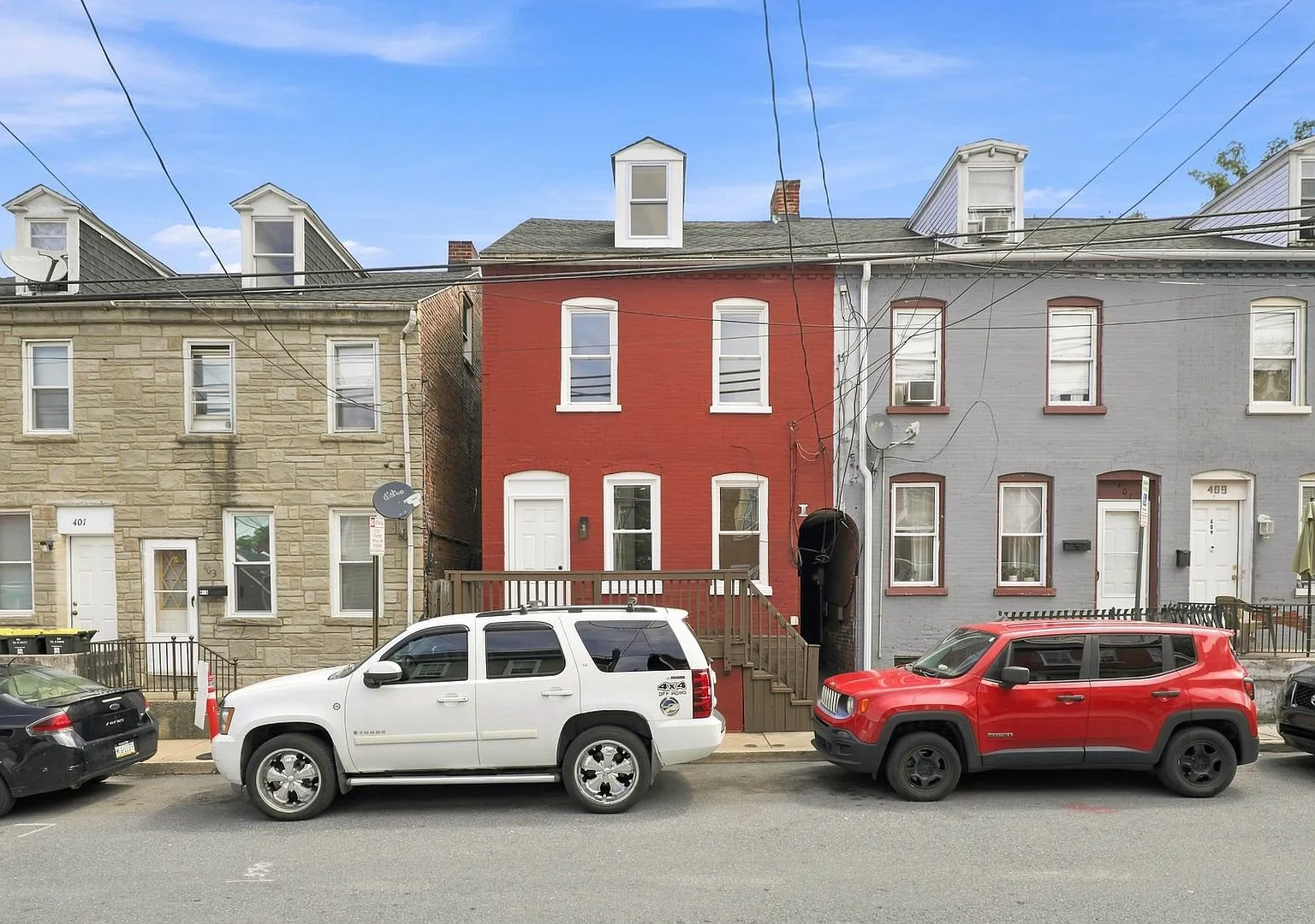 3 Bed, 1 Bath Available Now! — Photo 2