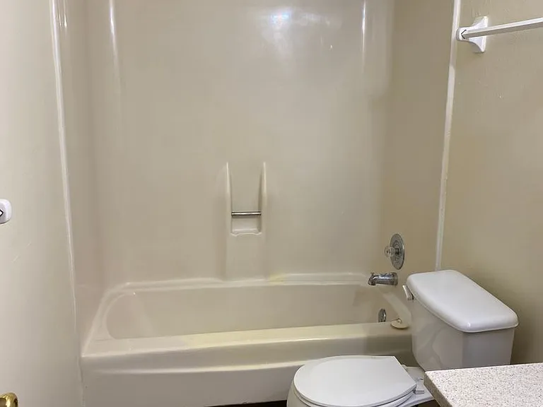 Washington Blvd Apartments — Photo 8