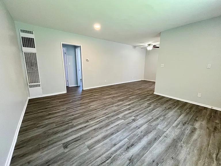 18400 Prairie Street — Photo 26
