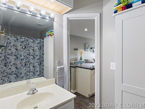 4th image of 549 Park Place Dr #3B