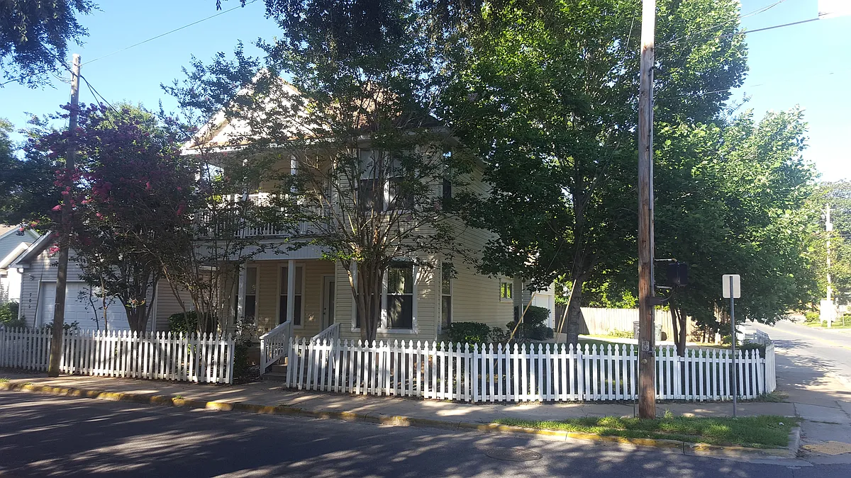 Building Photo - 680 W Brevard St