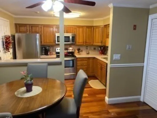 610 S Franklin St APT B204, Holbrook, MA 02343