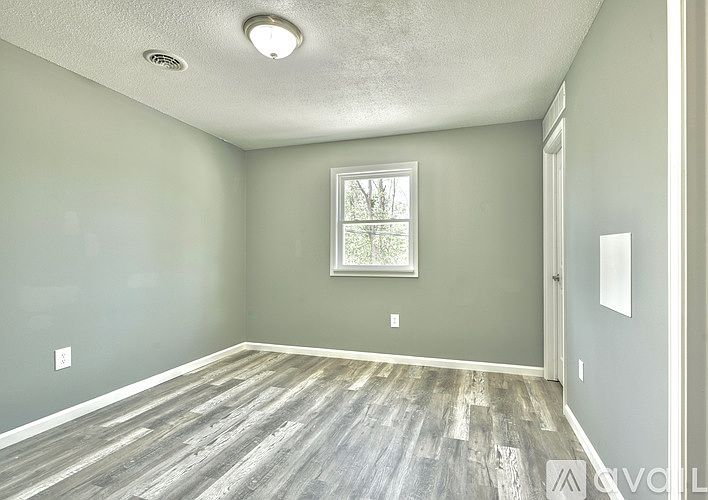 2nd image of 211 N Locust St #4
