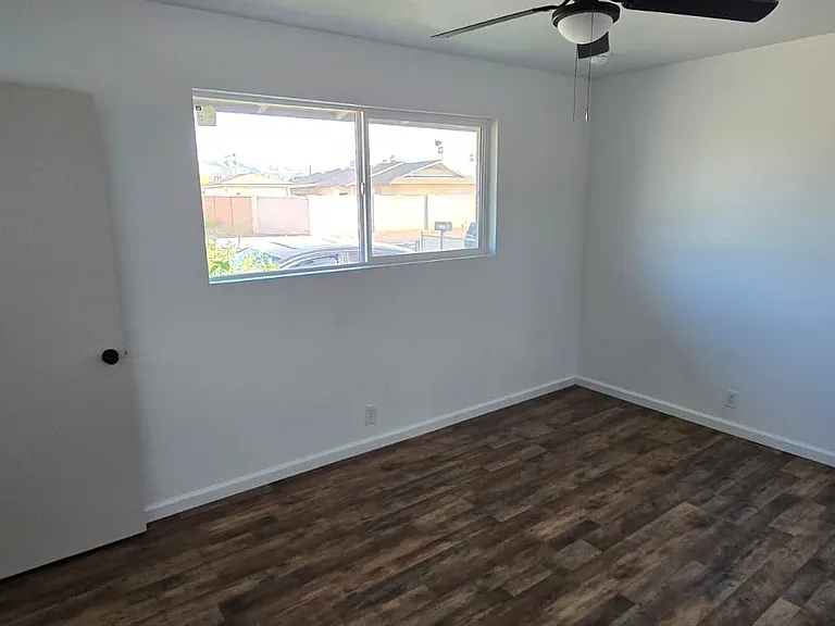 2136 E Mobile Ln — Photo 7