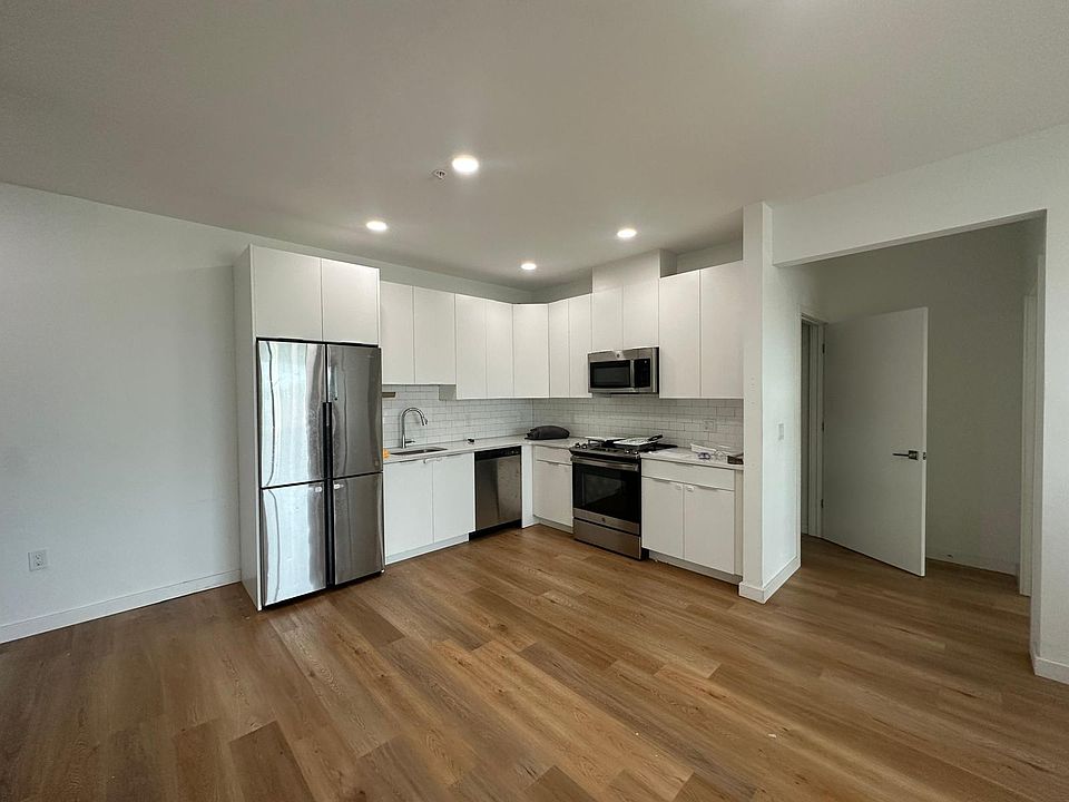 1st image of 176 W 7th St #41E