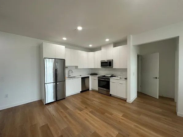 176 W 7th St #41E, Bayonne, NJ 07002