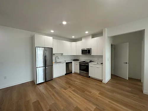 176 W 7th St Photo 1