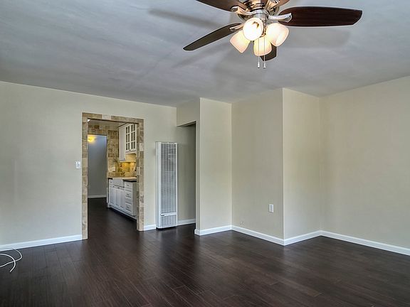 5th image of 2701 N Arroyo Dr