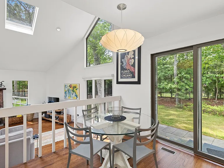 31 Montauk Ave — Photo 9