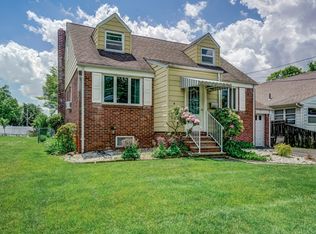 12 Winslow Ter, Fair Lawn, NJ 07410