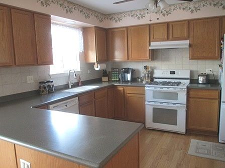 4th image of 670 Maple Dr