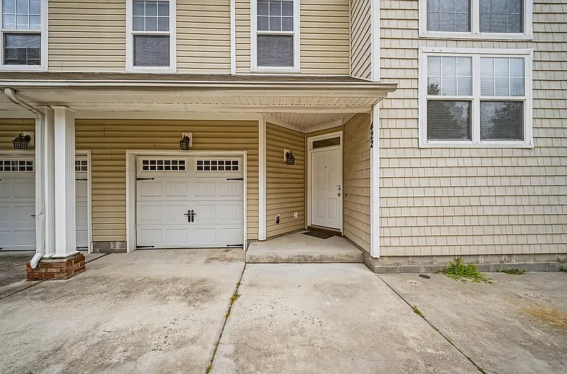 3 bed, 3.5 bath, 1759 sqft, $2,350 — Photo 4