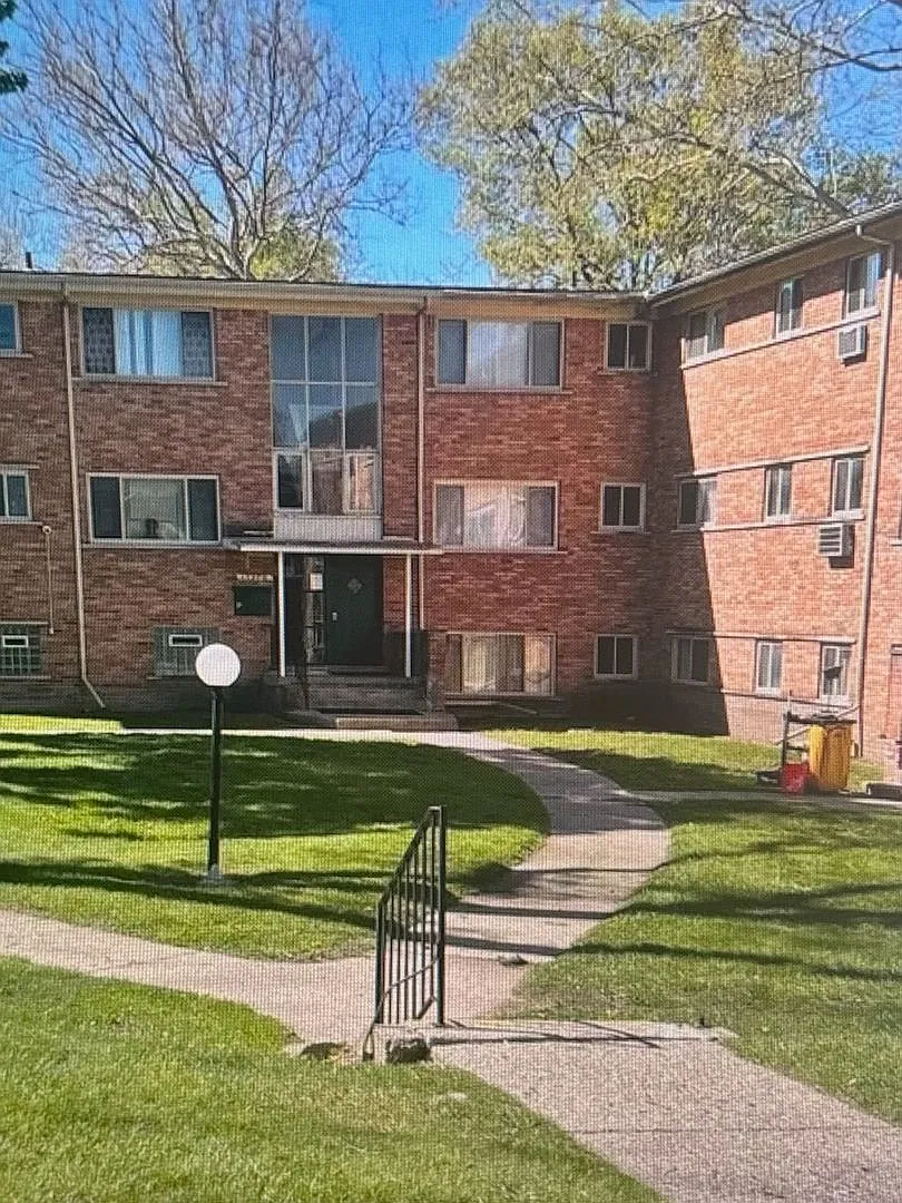 Two bedroom condo in Detroit — Photo 1