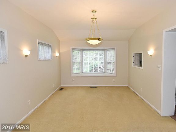 5th image of 219 S Lee St