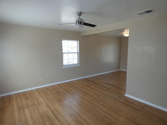 3rd image of 11819 Broadmoor Dr