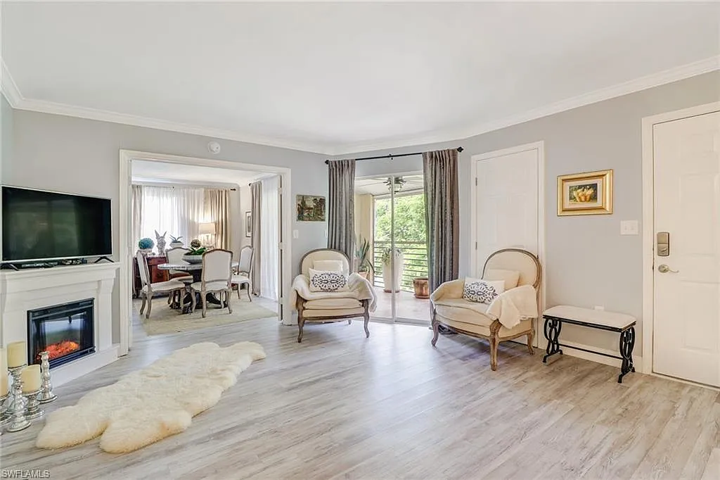 2 bed, 1.0 bath, 812 sqft, $1,950 — Photo 3