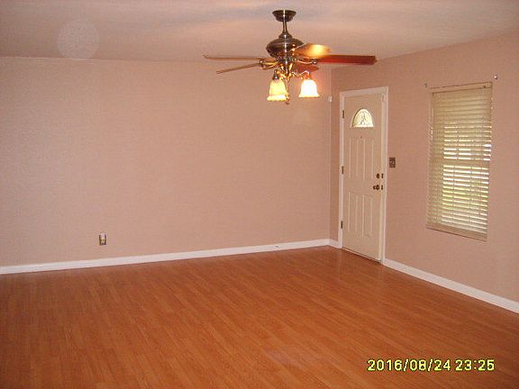 3rd image of 3705 Redwood Dr