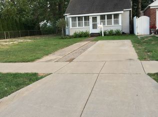 1553 Buckingham Ave, Lincoln Park, MI 48146