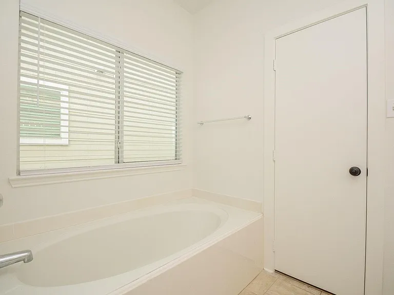9939 Farrell Dr — Photo 12