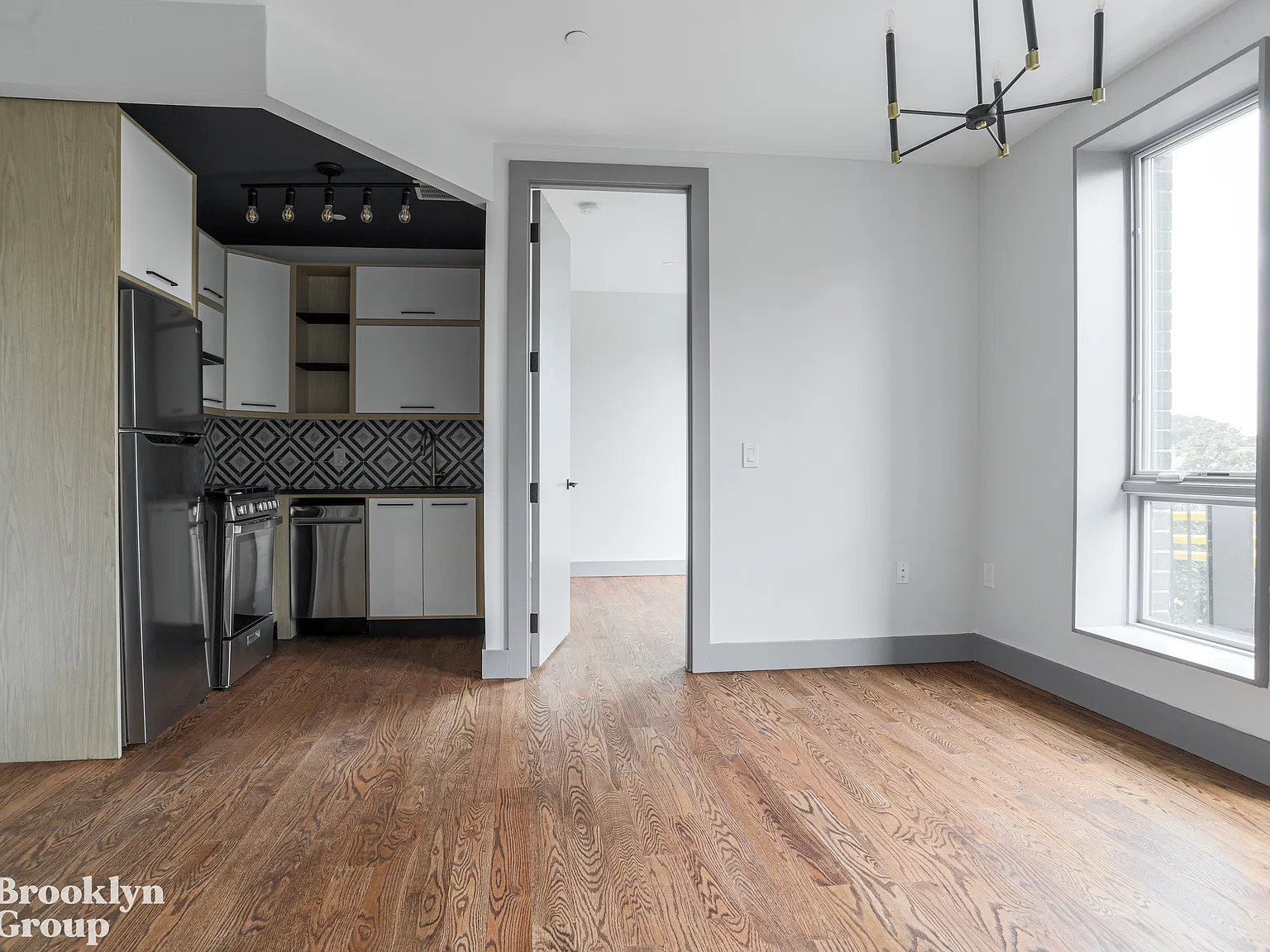 1896 De Kalb Ave — Photo 1