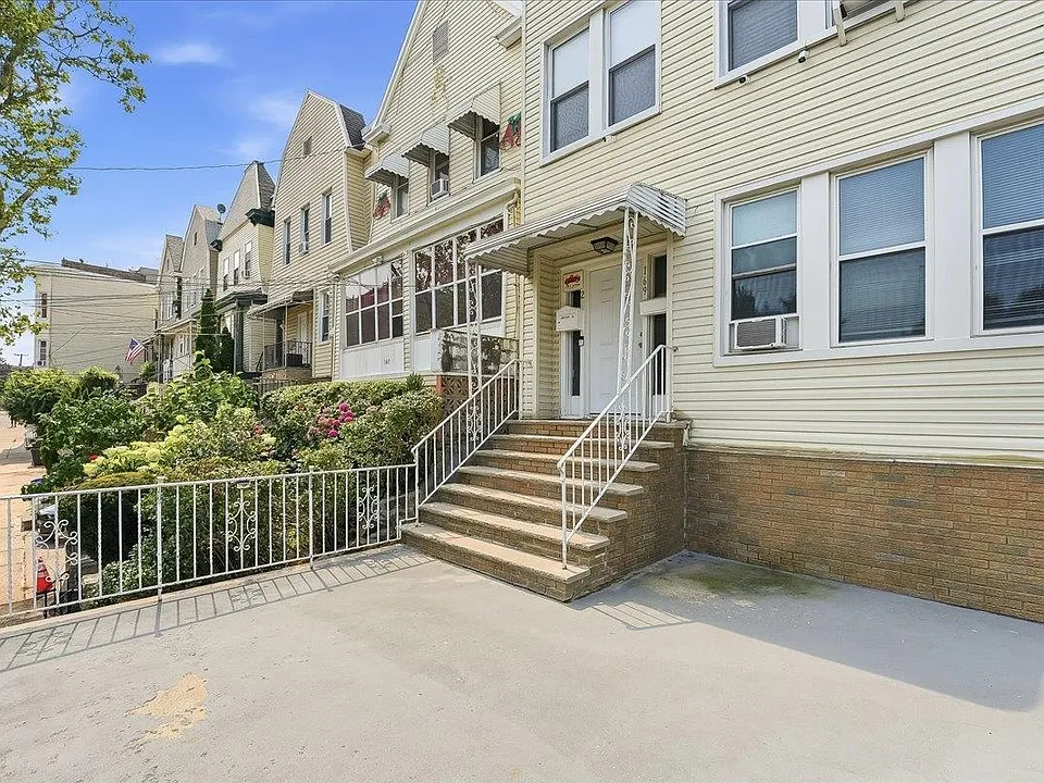169 Zabriskie St #1