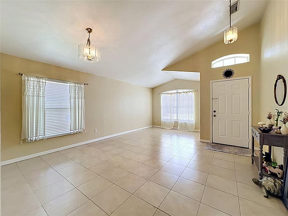 3rd image of 907 GLEN ABBEY CIRCLE