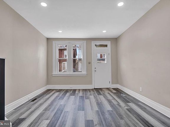 4th image of 117 E Weidman St