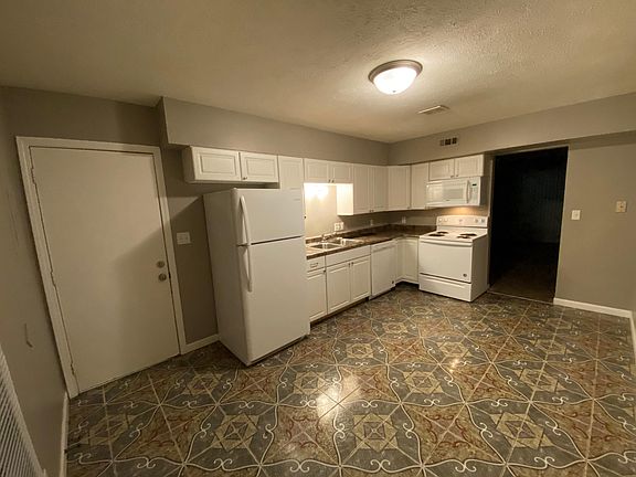 4th image of 2750 Apple St