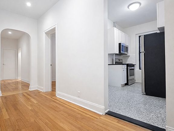 5th image of 664 W 163rd St APT 6